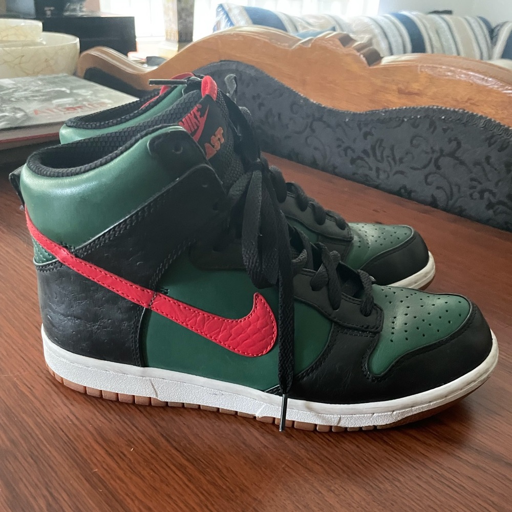 RARE Nike Hightop East Sneakers Mens size 7.5